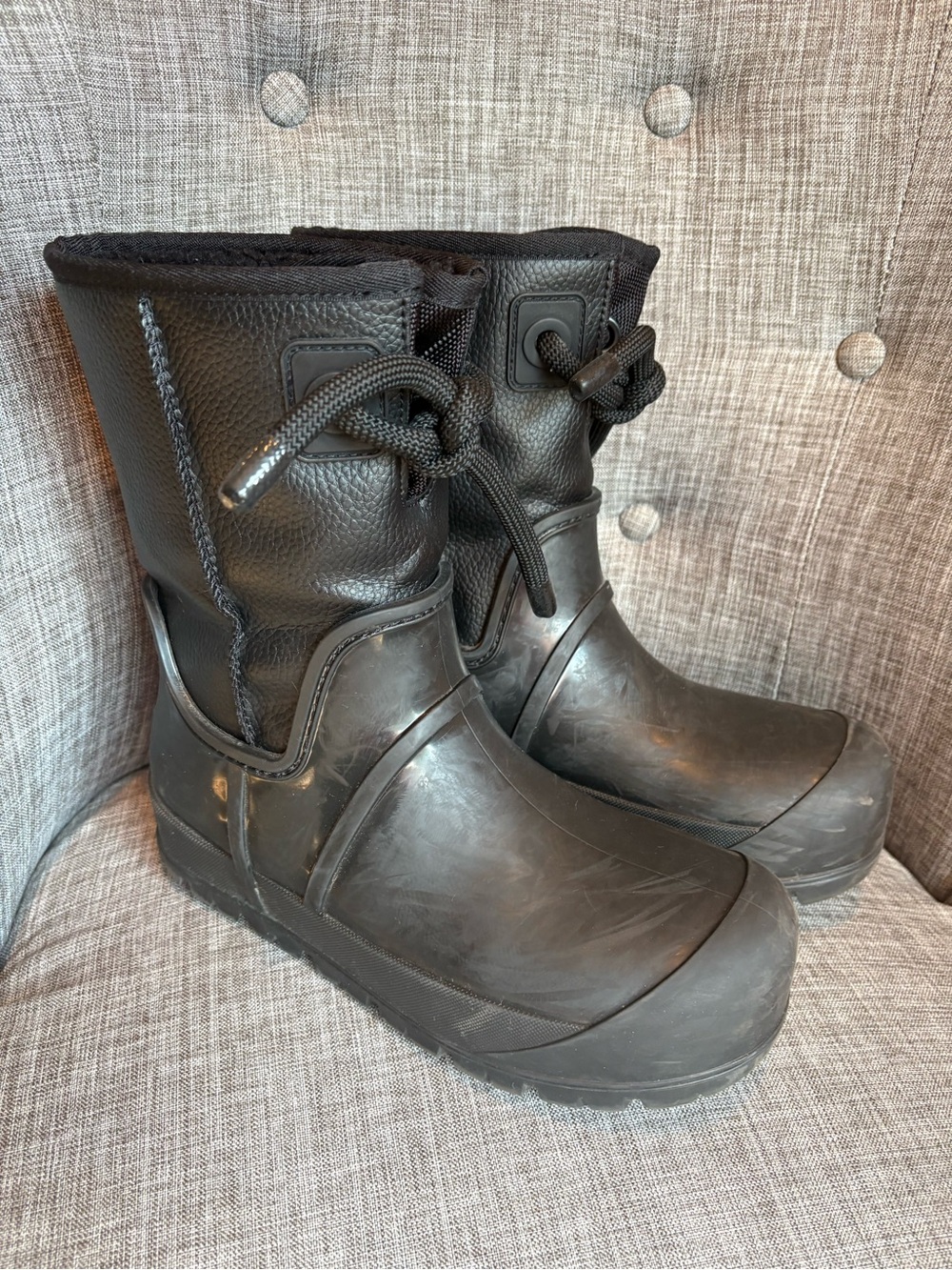 Women’s UGG Black Waterproof Winter Pull-On Boots with Toggle Lace SZ. 8